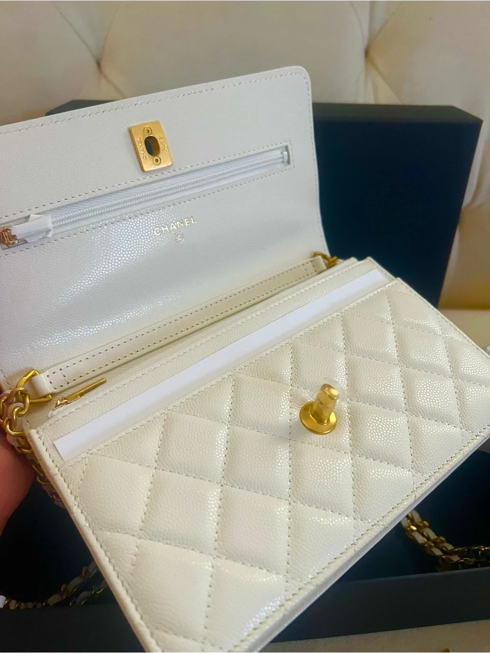 NEW🔥Chanel Caviar Twist Your Buttons WOC Crossbody white GHW